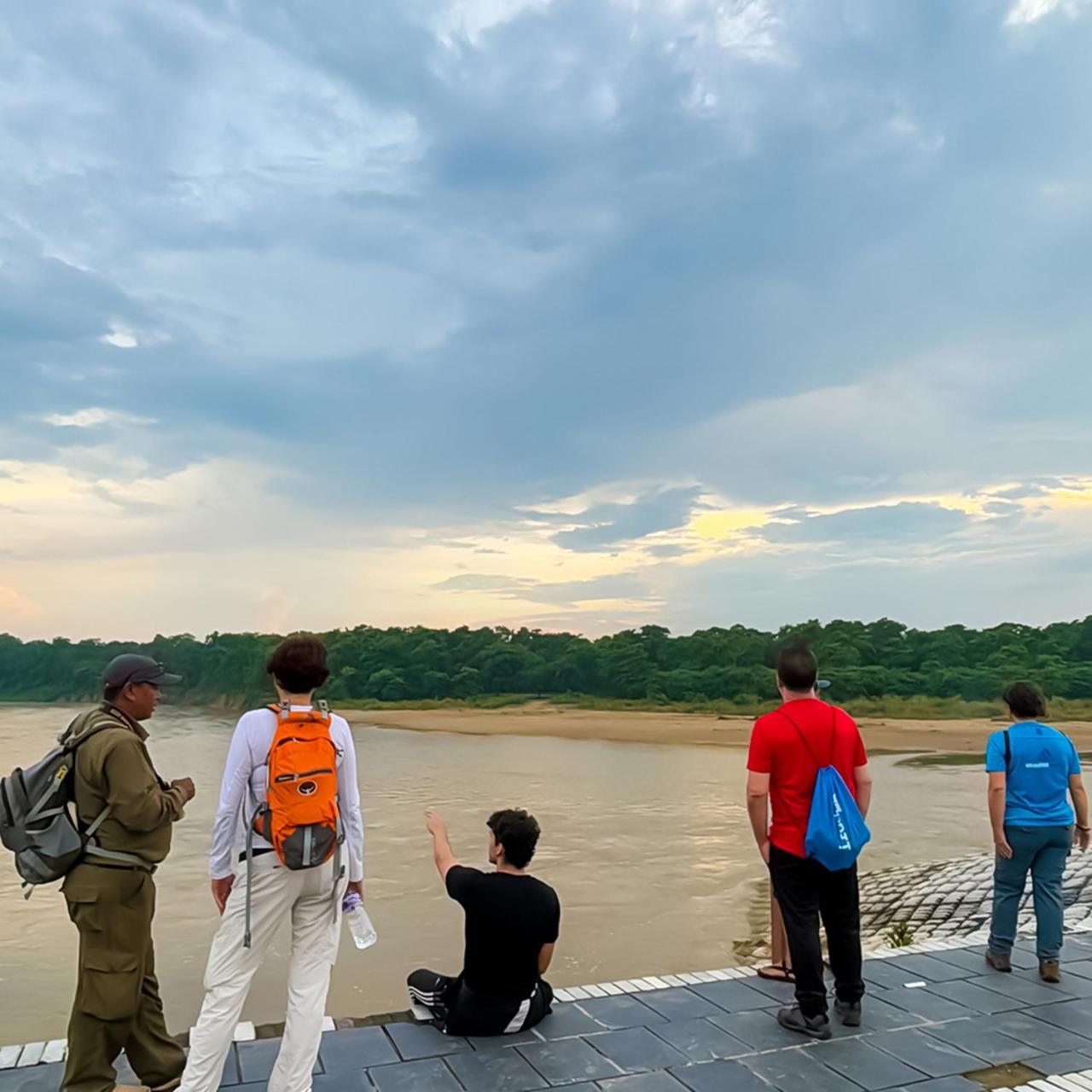 Greenland Safari, Sauraha Esterno foto